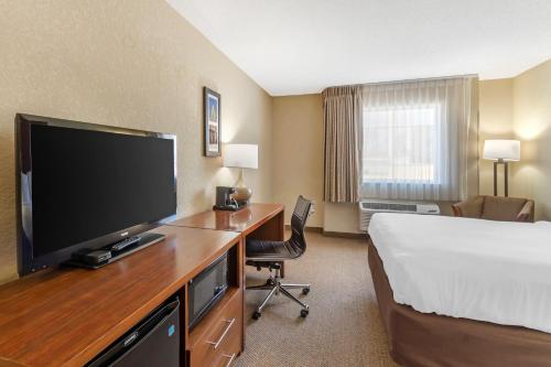 Comfort Inn & Suites Airport Convention Center Comfort Inn & Suites Airport Convention Center