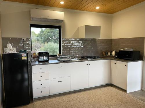 Kitchen, Rosie's Cottage Bindoon in Chittering