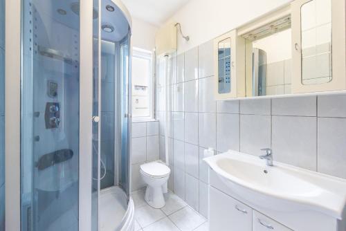 One-Bedroom Apartment image 1