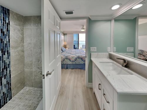 Estero Island Beach Villas 706 2 BR Penthouse Gulf Front Pool Sleeps 6 - image 10