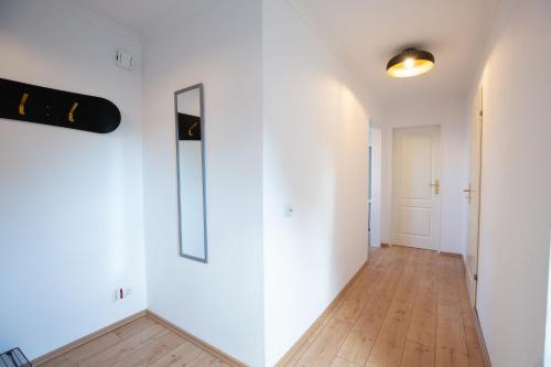Entrance, Ferienwohnung am See mit Balkon & Seeblick nahe Lubeck & Ostsee in Hamberge