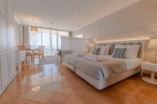 2 twin beds