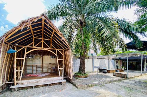 Hotelli välisilme, RedDoorz Syariah near RSU Sylvani Binjai in Binjai