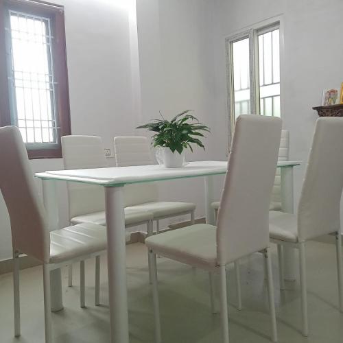 Ēdiens un dzērieni, R Homestay in Palakollu