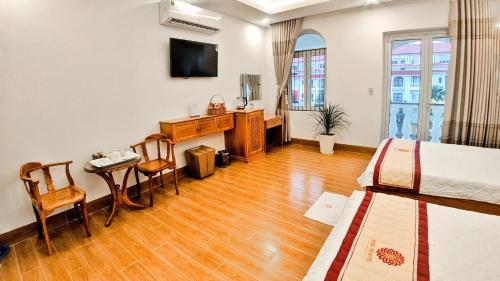 Double Room image 6