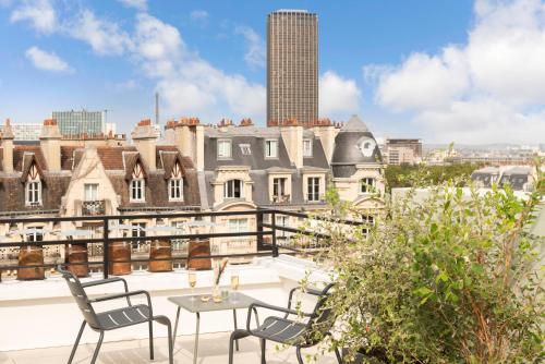 Balcony/terrace, Le Lampika Hotel in 14th - Tour Montparnasse