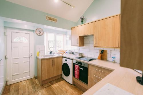 1 Bed Sleeps 3 Free Parking Pets Allowed in Scarning