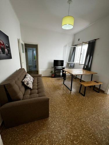 One-Bedroom Apartment image 3