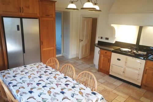 Period country house set within equestrian centre in 阿殊福德