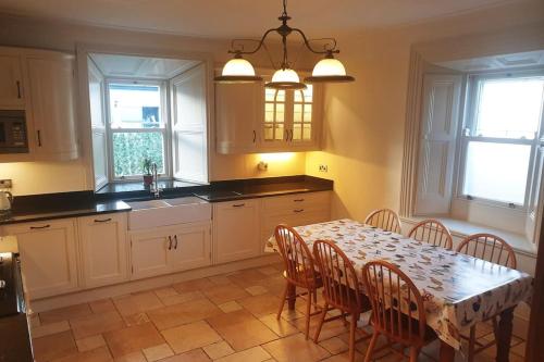 Period country house set within equestrian centre in 阿殊福德