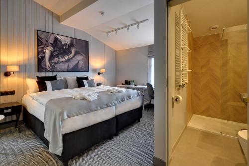. OAK Rooms