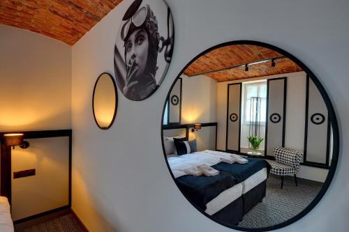 OAK Rooms