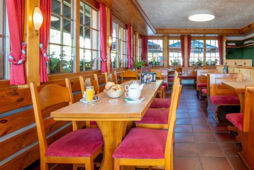 Étterem, Ferienwohnungen Zurschmitten in Riederalp