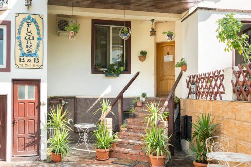 Flower's B&B - image 12