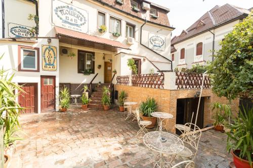 Flower's B&B - image 13