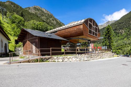 Increibles Vistas Al Valle De Arinsal NY - A Pie De Pistas - Parking Incluido l by BonesVacances in Arinsal