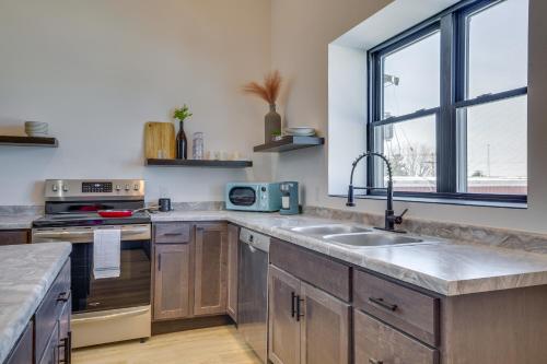 Modern, Open-Concept Apartment Downtown Cashton!, Cashton (fotografie 9)