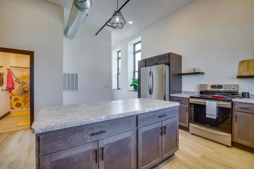 Modern, Open-Concept Apartment Downtown Cashton!, Cashton (fotografie 10)