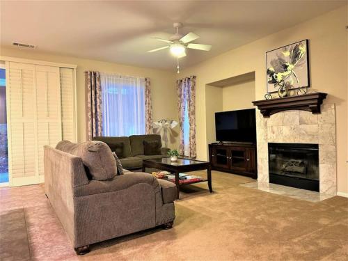416A Massive home in a great community in Palmdale, USA