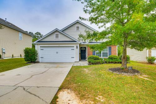 Pet-Friendly Home with Yard and Fireplace in Lexington in Lexington, USA