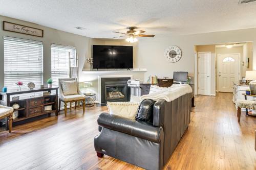 Pet-Friendly Home with Yard and Fireplace in Lexington in Lexington, USA