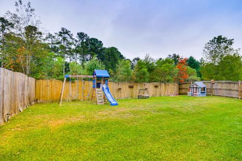 Pet-Friendly Home with Yard and Fireplace in Lexington in Lexington, USA