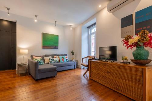 Chiado Center 1BDR Flat by LovelyStay, Lissabon