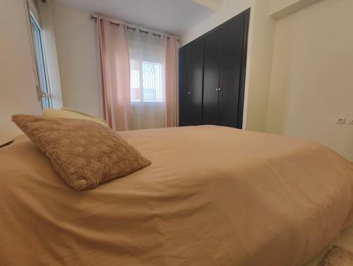 Luxury 2BR près Airport with Balcony, free Wi-fi and AC