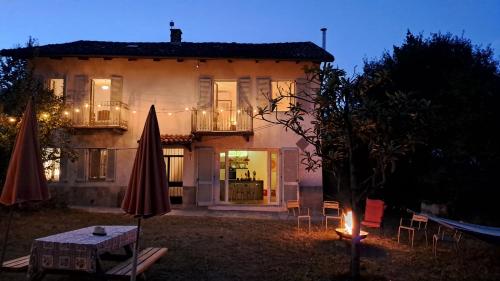 Dārzs, Casa Magica in Mombercelli