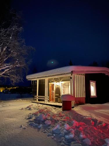 Riverside cottage Hyrylä - Tap to explore photos