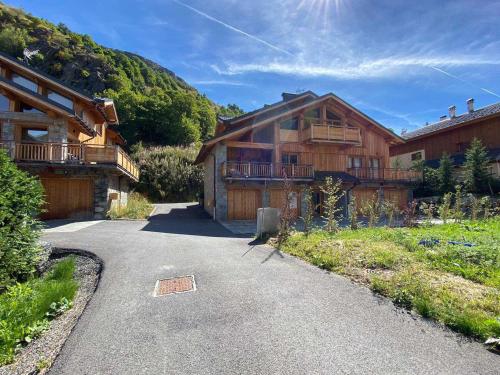 Appartement spacieux proche pistes pour 10 personnes - FR-1-570-14 in Le Bettaix