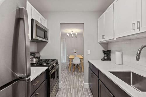 Family-Friendly 2 Bedroom Rochester Hills Retreat in Rochester Hills, USA
