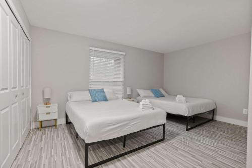 Family-Friendly 2 Bedroom Rochester Hills Retreat in Rochester Hills, USA
