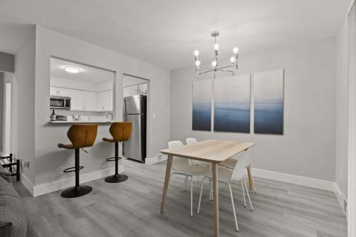 Tranquil Two-Bedroom Two-Bathroom Escape - Rochester Hills in Rochester Hills, USA