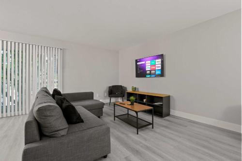 Tranquil Two-Bedroom Two-Bathroom Escape - Rochester Hills in Rochester Hills, USA
