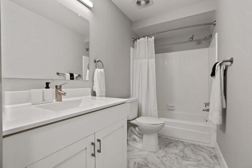 Tranquil Two-Bedroom Two-Bathroom Escape - Rochester Hills in Rochester Hills, USA