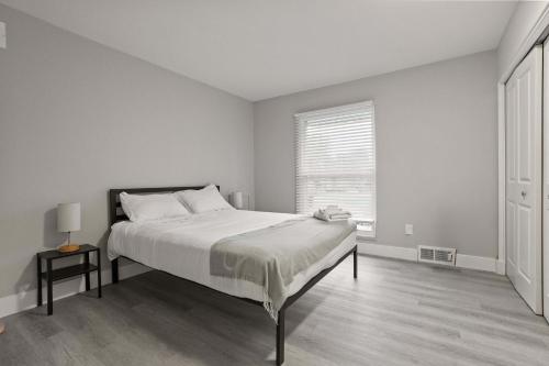 Tranquil Two-Bedroom Two-Bathroom Escape - Rochester Hills in Rochester Hills, USA