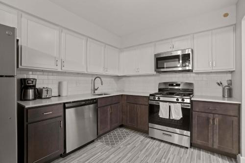 Cozy Two-Bedroom Two-Bathroom Stay in the Heart of Rochester Hills in Rochester Hills, USA