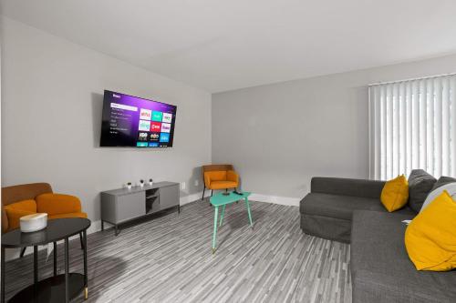 Cozy Two-Bedroom Two-Bathroom Stay in the Heart of Rochester Hills in Rochester Hills, USA