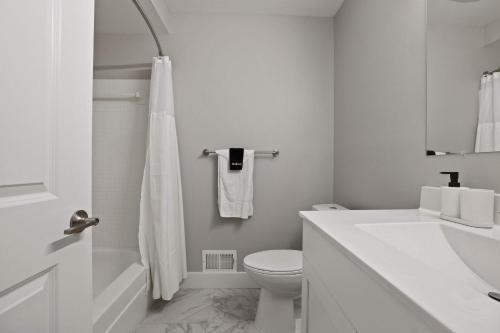 Cozy Two-Bedroom Two-Bathroom Stay in the Heart of Rochester Hills in Rochester Hills, USA