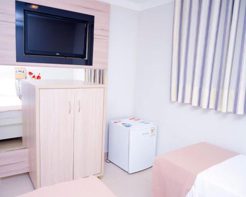 Twin Room image 10