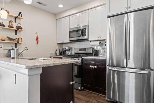 Entire 3-BR Row House in Peaceful Kingman Park DC - Tap to explore photos