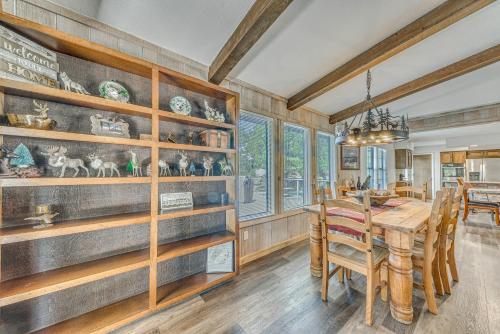 Above it All Ruidoso Home with Mtn Views and Hot Tub - image 3