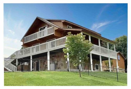 Heartwood Lavish Cottage in the Smoky Mountains in Pigeon Forge, USA