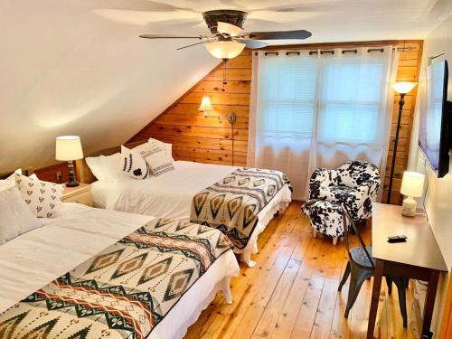 Heartwood Lavish Cottage in the Smoky Mountains in Pigeon Forge, USA
