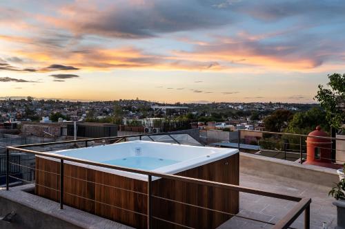 Casa Quebrada, New 3BR Modern Home in Centro in San Miguel de Allende, Mexico