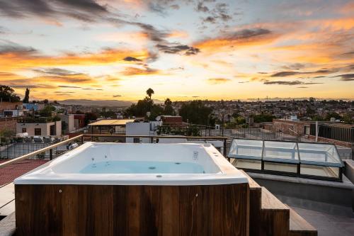 Casa Quebrada, New 3BR Modern Home in Centro in San Miguel de Allende, Mexico