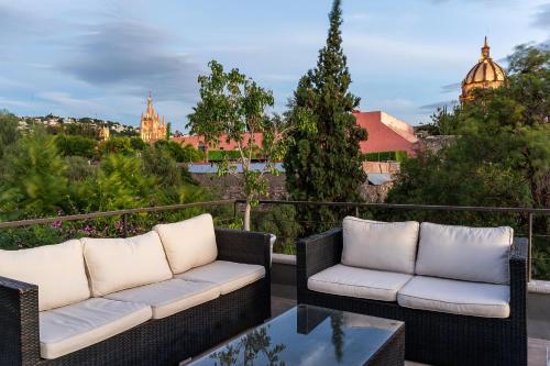 Casa Quebrada, New 3BR Modern Home in Centro in San Miguel de Allende, Mexico