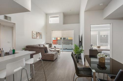 Downtown Santa Monica 2bedroom with Free Parking in Los Angeles, USA