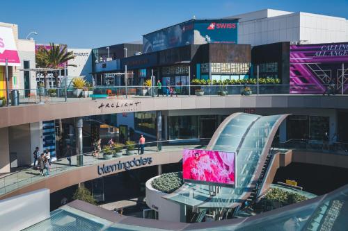 Downtown Santa Monica 2bedroom with Free Parking in Los Angeles, USA
